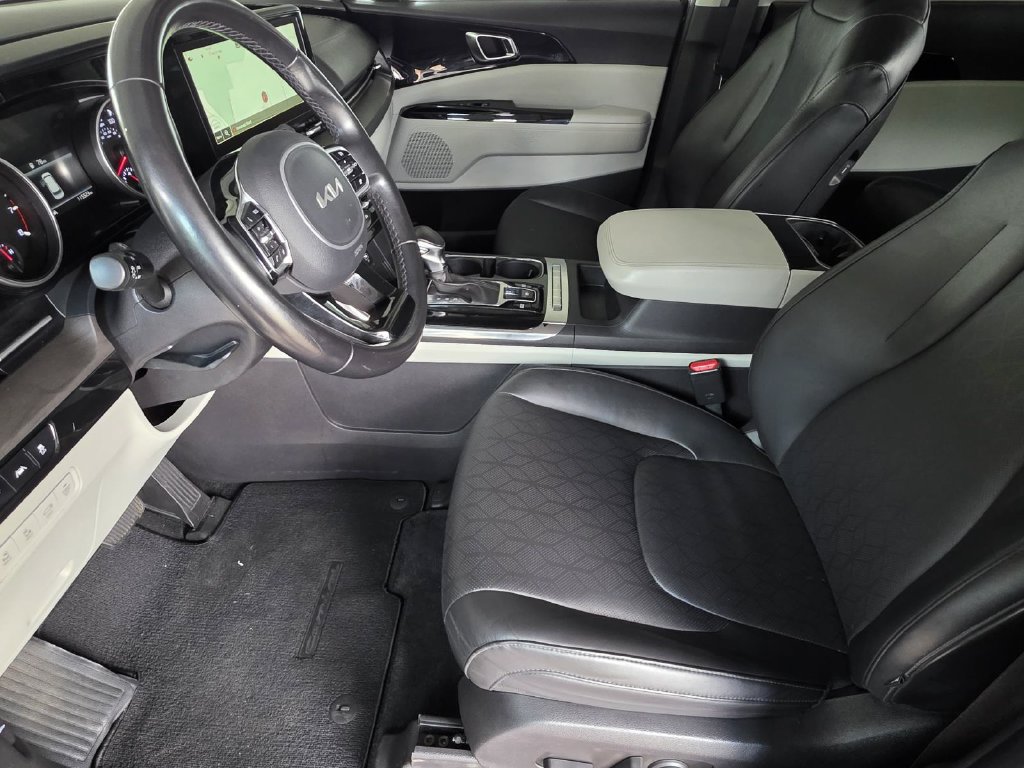 Used 2022 Kia Carnival EX FWD image 6