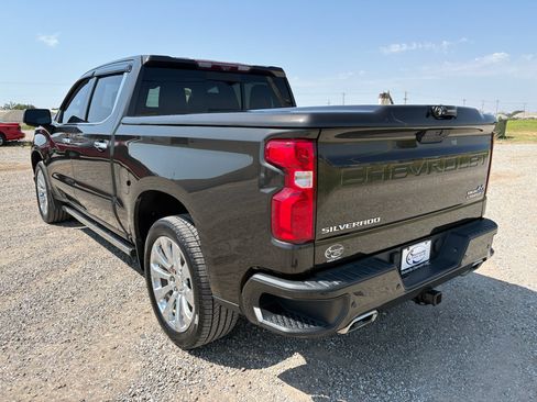 Used 2021 Chevrolet Silverado 1500 High Country w/ Technology Package AWD/4WD image 7