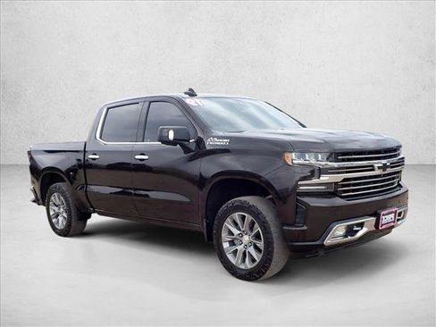 Used 2019 Chevrolet Silverado 1500 High Country w/ Technology Package AWD/4WD image 6