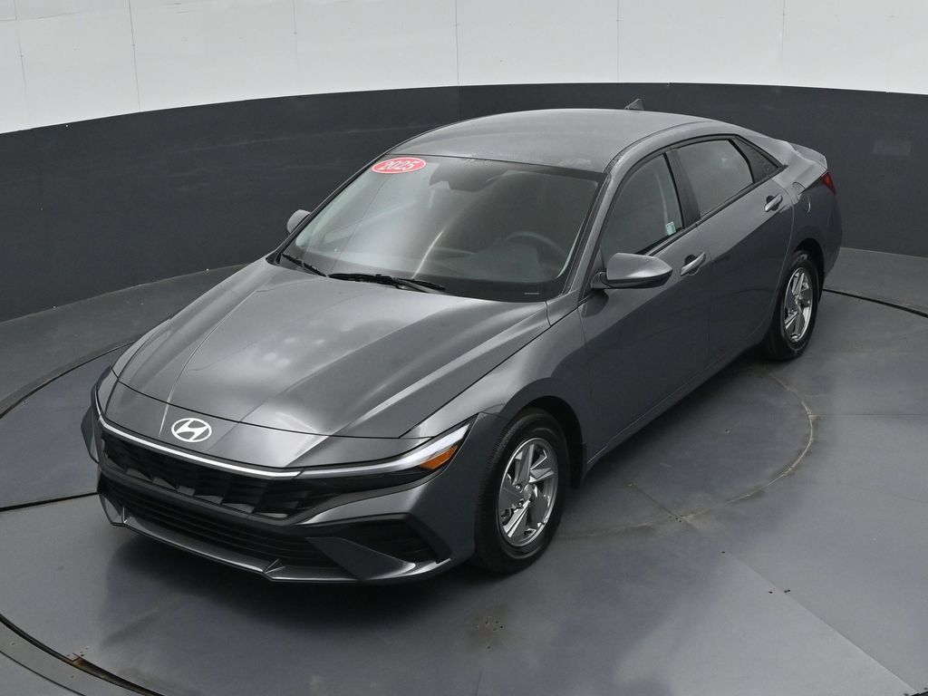 Used 2025 Hyundai Elantra SE FWD image 46