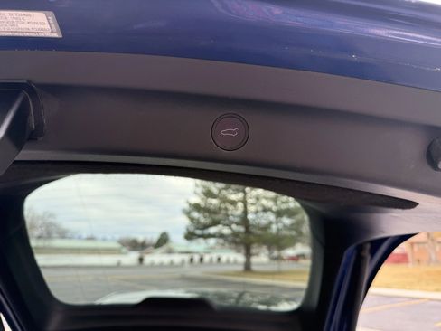 Used 2021 Tesla Model Y Long Range image 9