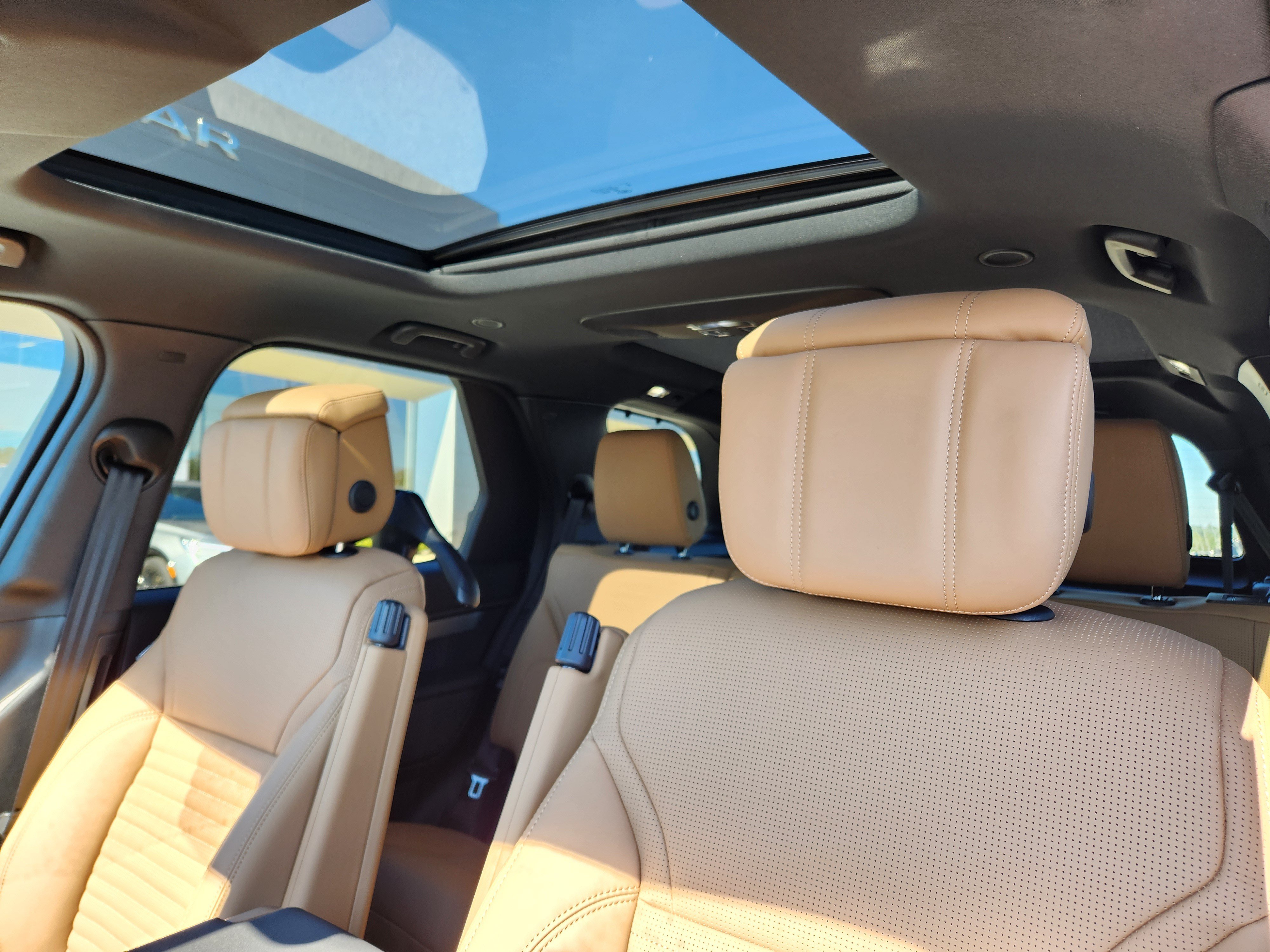 New 2026 Land Rover Discovery Limited Edition AWD/4WD image 10