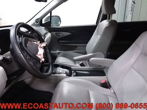 Used 2017 Honda Pilot Touring image 10