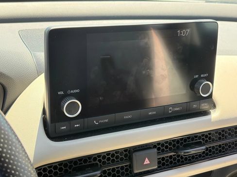 Used 2024 Honda HR-V LX image 9