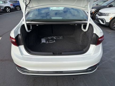 Certified 2025 Volkswagen Jetta SEL image 25