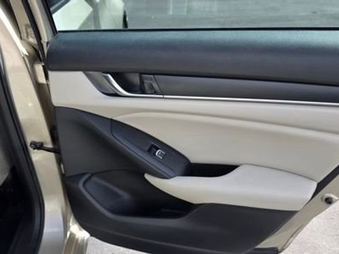 Used 2020 Honda Accord EX image 12