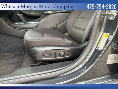 Used 2017 Chevrolet Malibu LT FWD image 13