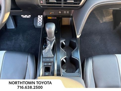 Used 2025 Toyota Camry SE w/ Convenience Package image 25