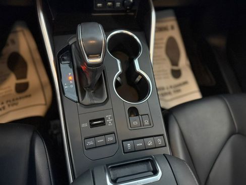 Used 2021 Toyota Highlander XLE image 23