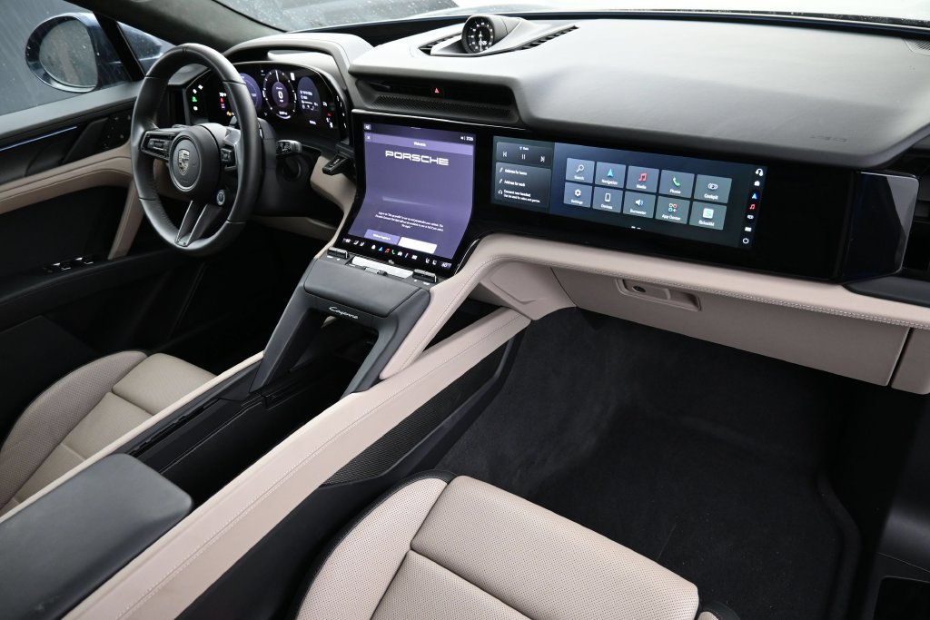 Certified 2026 Porsche Cayenne Turbo AWD/4WD image 31