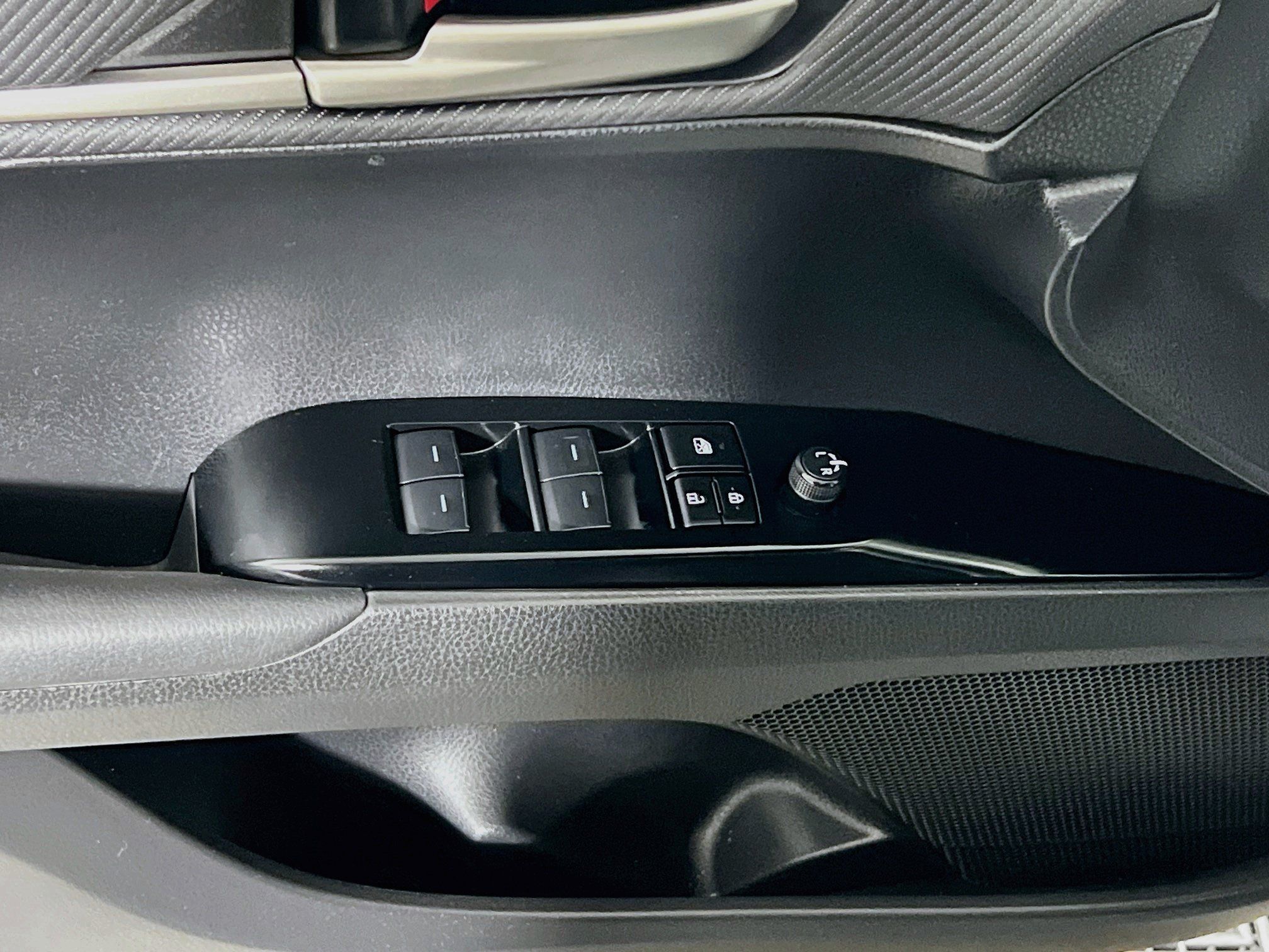 Used 2025 Toyota Camry SE w/ Convenience Package FWD image 16