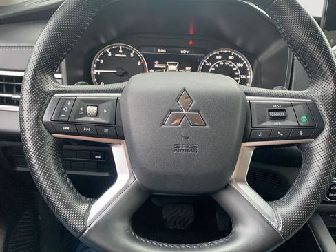 Used 2024 Mitsubishi Outlander SE image 15