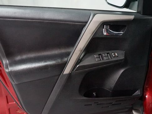 Used 2018 Toyota RAV4 XLE FWD image 28