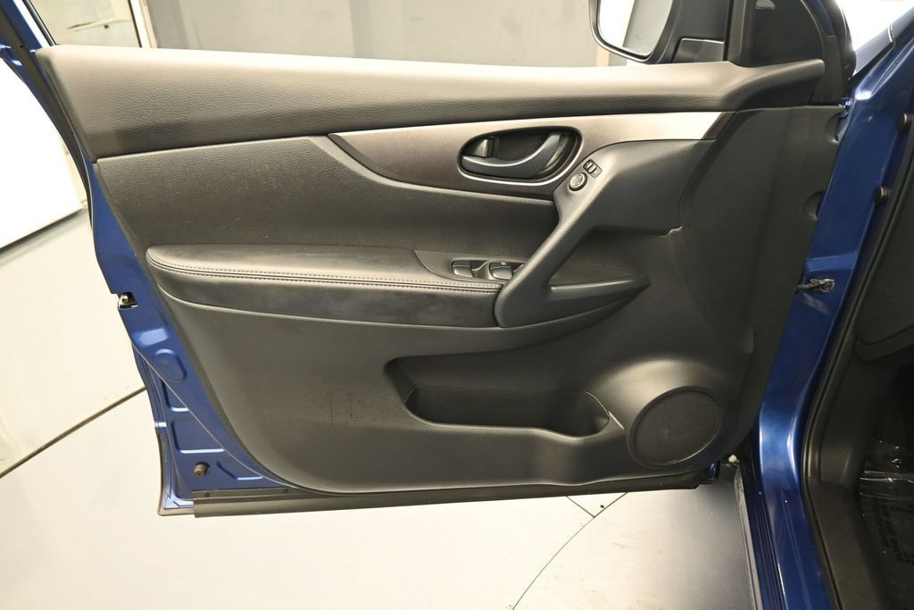 Used 2021 Nissan Rogue Sport S FWD image 13
