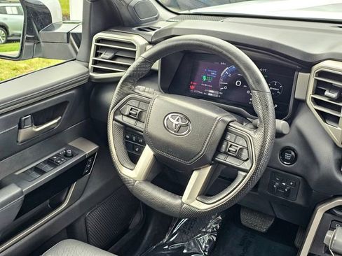 Used 2025 Toyota Tundra Limited AWD/4WD image 28