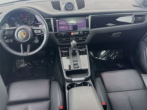 Used 2025 Porsche Macan AWD/4WD image 20