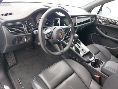 Certified 2026 Porsche Macan S AWD/4WD image 4
