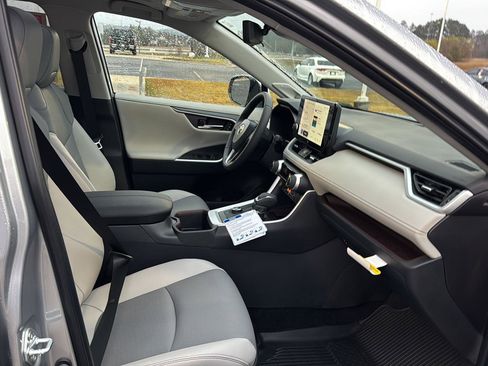 New 2025 Toyota RAV4 Limited image 10
