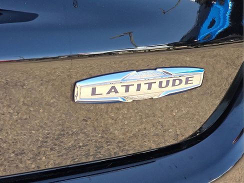 Used 2022 Jeep Compass Latitude w/ Sun and Sound Group image 17