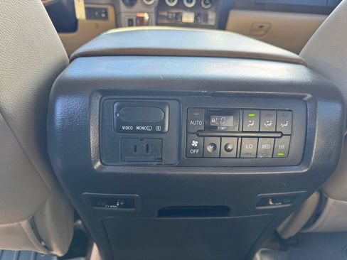 Used 2010 Toyota Sequoia Platinum image 11