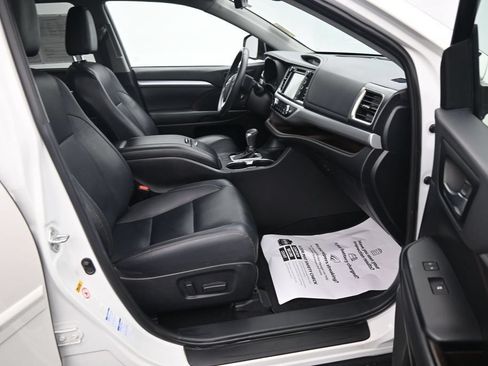 Used 2019 Toyota Highlander XLE AWD/4WD image 13