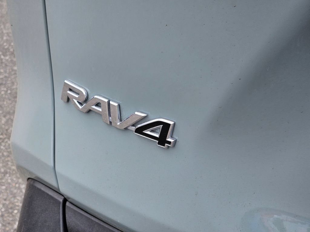 Used 2022 Toyota RAV4 XLE Premium FWD image 11