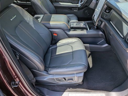 Used 2024 Ford Expedition Platinum AWD/4WD image 23