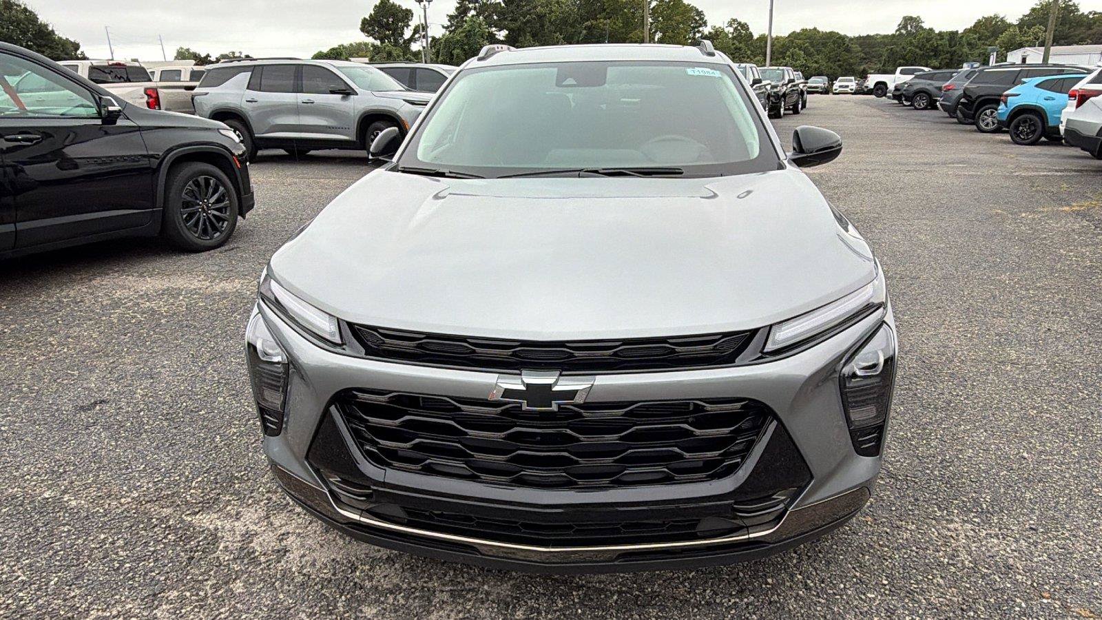 New 2026 Chevrolet Trax ACTIV w/ Sunroof Package FWD image 2