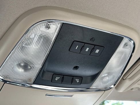 Used 2018 Chrysler 300 Limited image 24