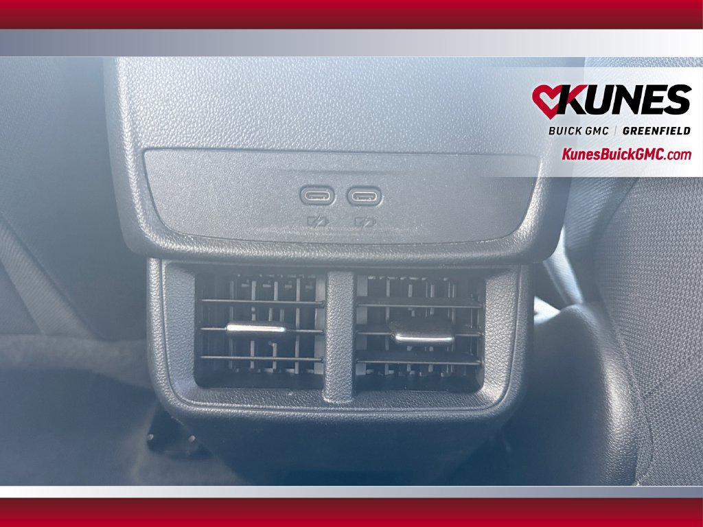 Used 2025 Chevrolet Equinox LT FWD image 33