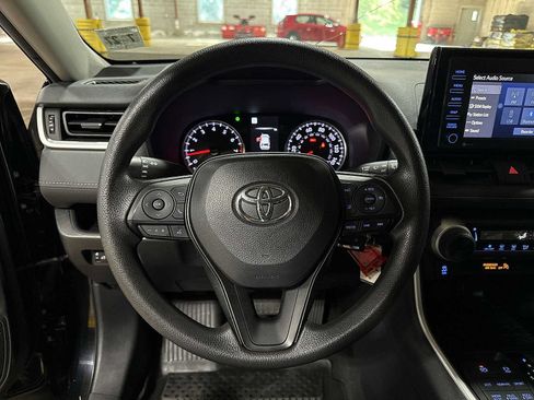 Used 2022 Toyota RAV4 LE AWD/4WD image 18