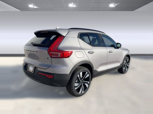 New 2026 Volvo XC40 B5 Ultra w/ Climate Package image 9