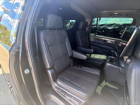 Used 2025 Chevrolet Suburban High Country AWD/4WD image 23