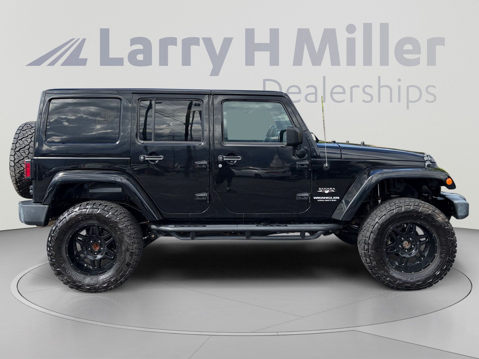 Used 2017 Jeep Wrangler Unlimited Sahara w/ Connectivity Group AWD/4WD image 6