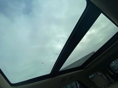 Used 2020 Ford Explorer Platinum w/ Premium Technology Package image 6