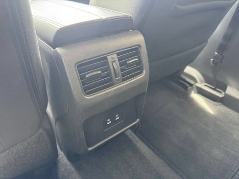 Used 2025 Nissan Rogue SV FWD image 24