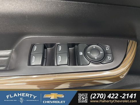 Used 2021 GMC Acadia SLE image 19