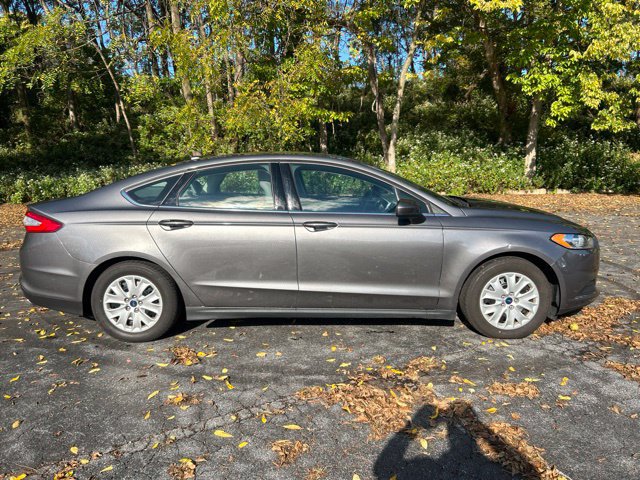 Used 2014 Ford Fusion S FWD image 2