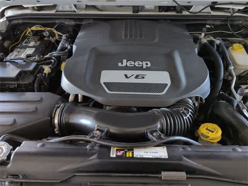 Used 2015 Jeep Wrangler Sport image 15