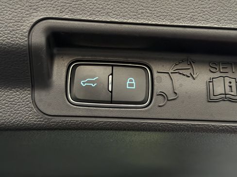 Used 2022 Ford Explorer XLT image 21