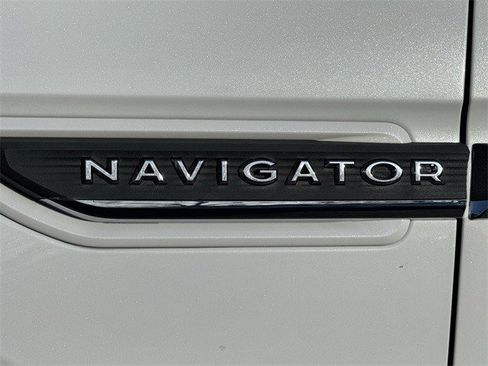 Used 2023 Lincoln Navigator Reserve image 37