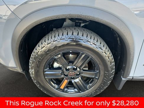 Used 2025 Nissan Rogue SV AWD/4WD image 41