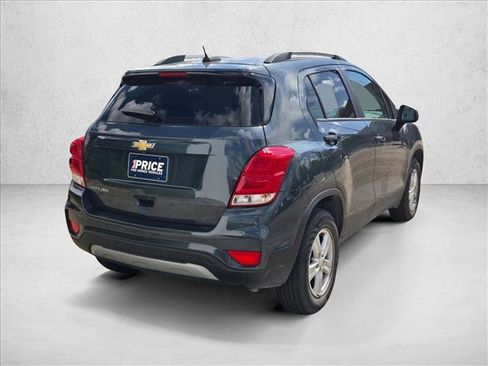 Used 2022 Chevrolet Trax LT w/ LT Convenience Package image 5