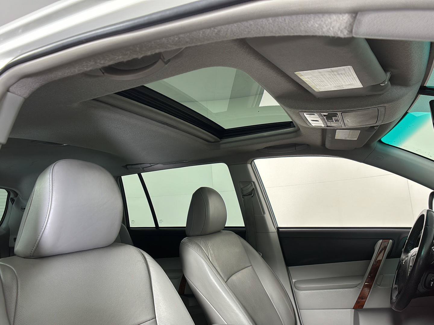 Used 2012 Toyota Highlander Limited w/ Tow Pkg AWD/4WD image 14