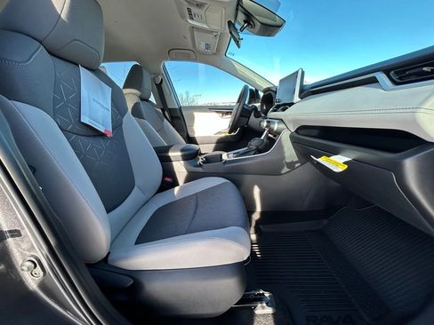 Used 2025 Toyota RAV4 XLE image 28