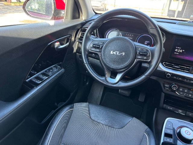 Used 2022 Kia Niro EX FWD image 13