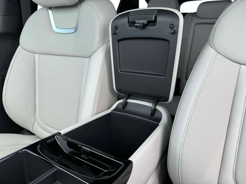 New 2025 Hyundai Tucson Limited image 18