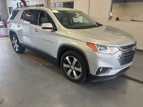 Used 2019 Chevrolet Traverse LT w/ LT Premium Package AWD/4WD image 9