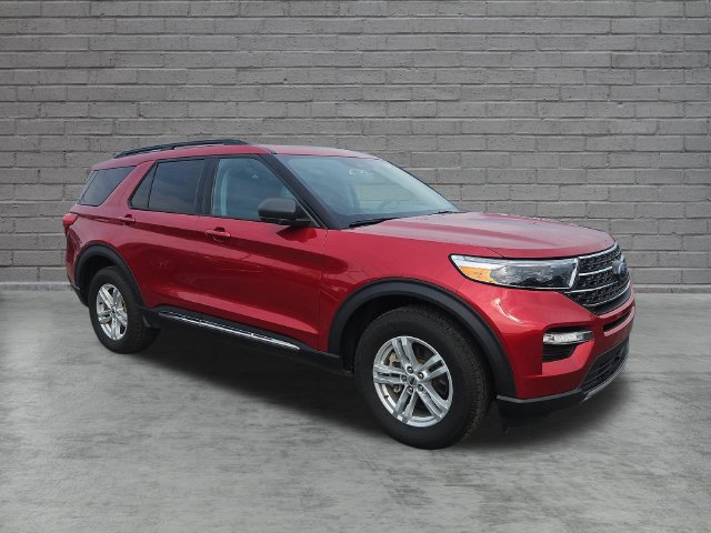 Used 2023 Ford Explorer XLT w/ Equipment Group 202A AWD/4WD image 16