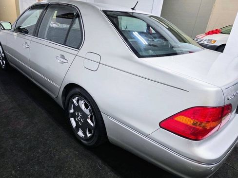 Used 2002 Lexus LS 430 RWD image 5